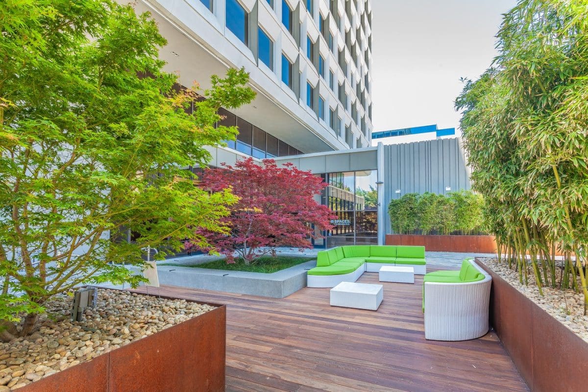 Brain Wellness Center San Jose office courtyard with outdoor seating